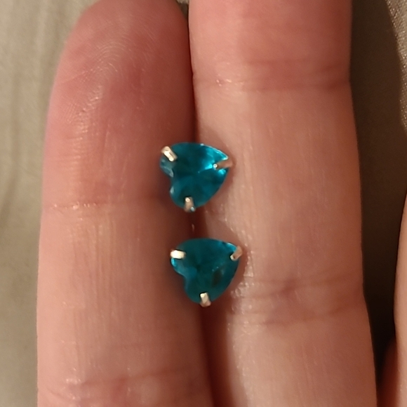 Blue heart cubic zirconia sterling silver earrings stud - Picture 1 of 4